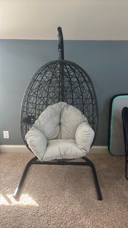 Egg Chair w/Cup Holder