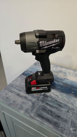 MILWAUKEE BLACKOUT FUEL 1/2 INCH HIGH TORQUE IMPACT GUN