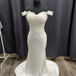 Wedding Gown Size Medium-Not Free Send Offer 