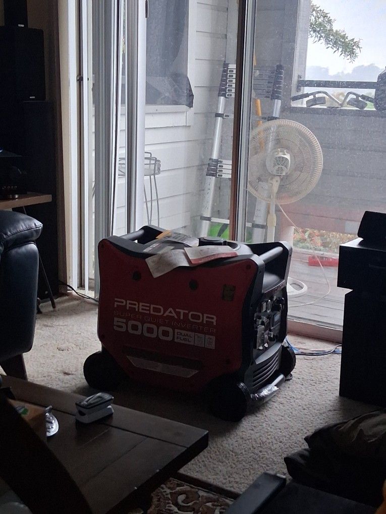 Predator 5000 Watt Duel-Fuel SUPER QUIET Inverter Generator 