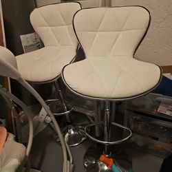 2 White High Chairs $50.00. 4 Sillas Blancas 