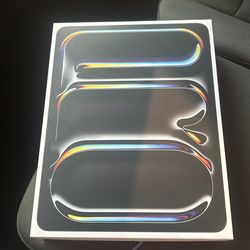 iPad Pro 13-inch m5 WiFi + cellular 256gb unlocked brand new sealed