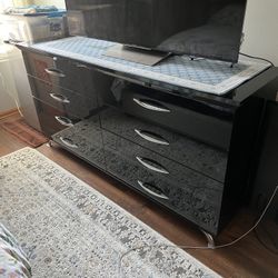 Black Gloss Dresser with Mirror – Great Condition