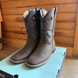 Magellan outdoors boots Size: 3D