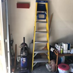 Werner FS 100 7 Ft Fiberglass Type 1-250 1BS Step Ladder Very Sturdy 