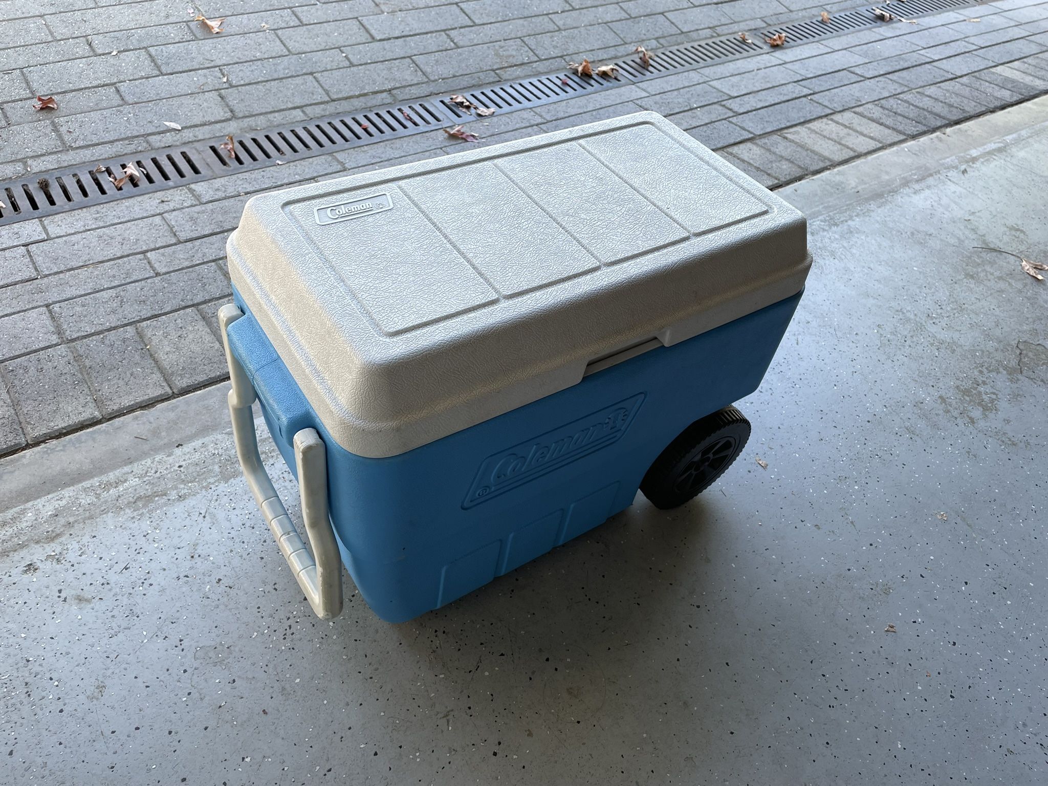 Coleman Cooler With Wheels 