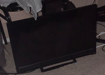 Small tv (remote included, batteries included)