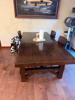Dining room table with 6 chairs