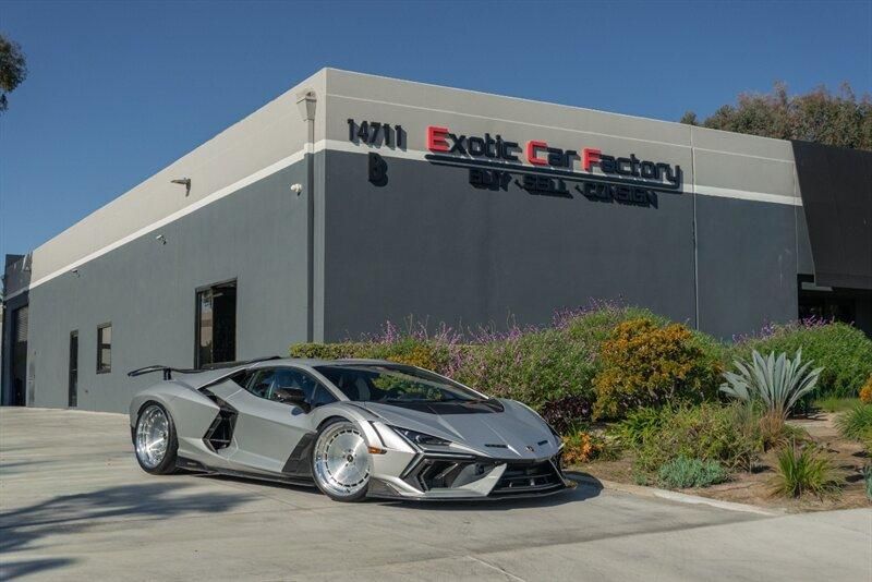 2024 Lamborghini Revuelto