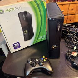 Xbox 360 Slim – 320 GB HDD + 3 Games Works Great!