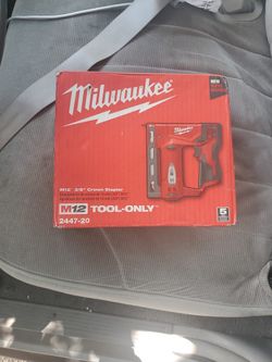 Milwaukee12 3/8" Crown Stapler