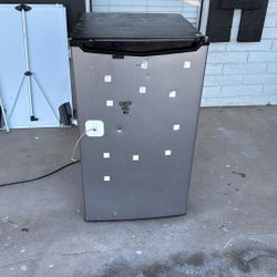Mini Fridge 