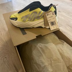 Yeezy 700 Brand new