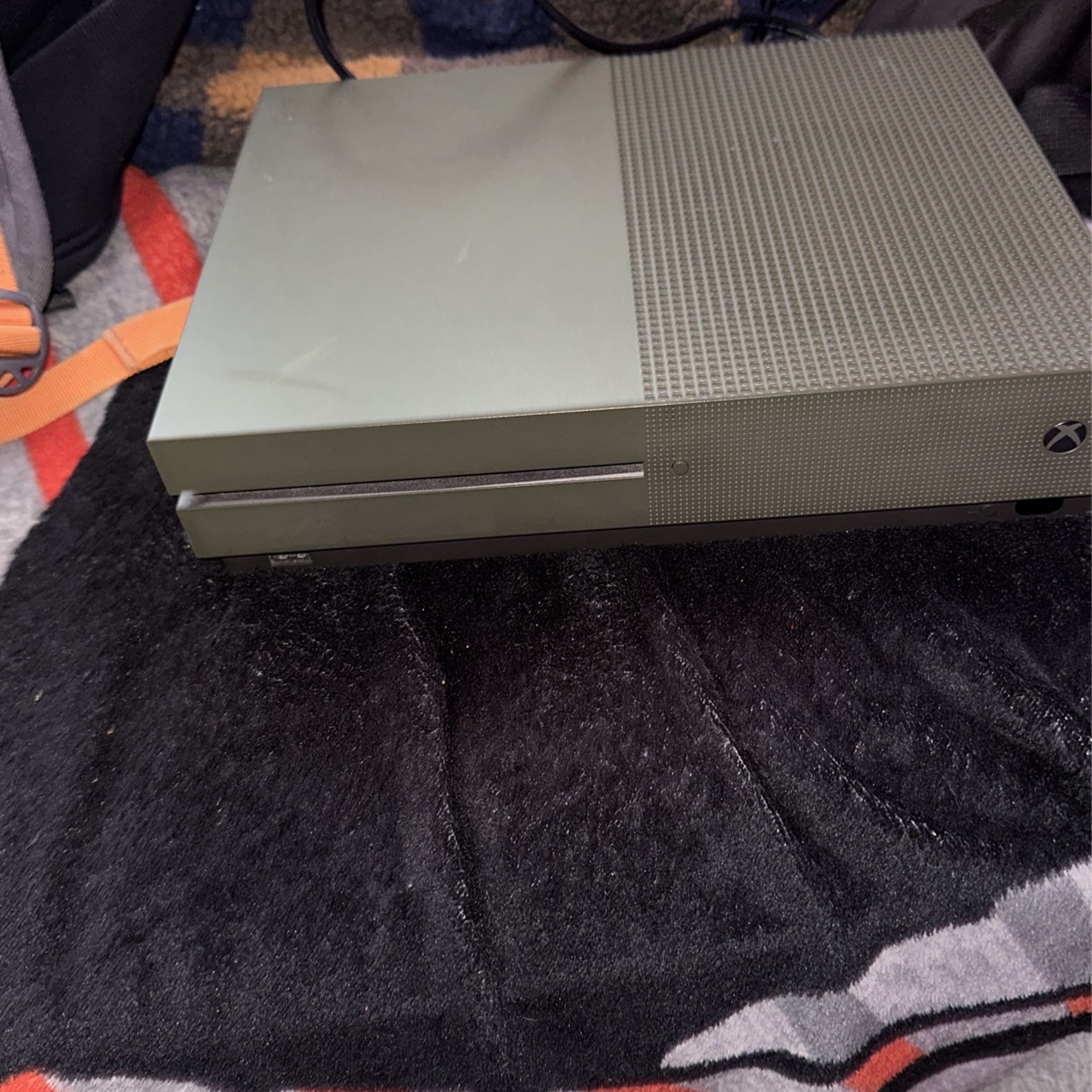 xbox one s 1 tb green and controller