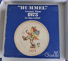 HUMMEL PLATE IN BOX 1973 HAPPY TRAVELER