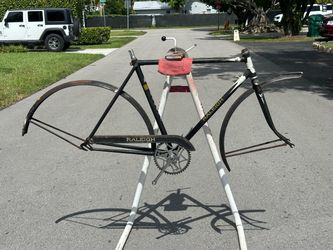 1962 Raleigh Sports DeLuxe Men’s Frame + Fork + Fenders 21” Black
