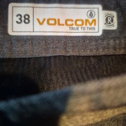  BRAND NEW VOLCOM  SHORTS SIZE 38 