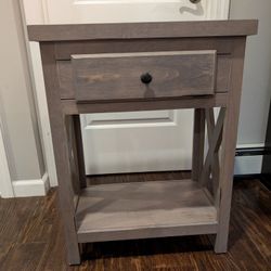 Set of 2 End Tables/Night Tables