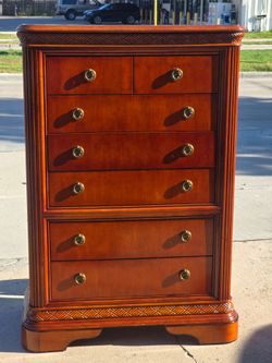 DRESSER