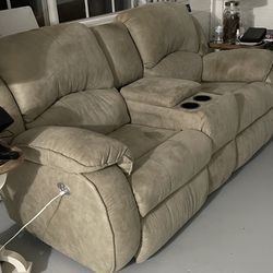Electric Reclining With Electric Headrest Loveseat 