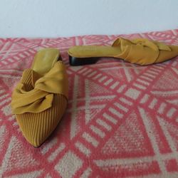 VIVAIA-Pointed-Toe Knot Sandals-Women’s Size 39 (US 8)  Yaffa  mustard yellow