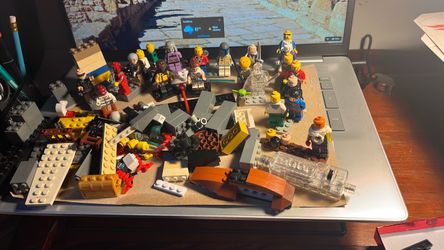 ALL LEGO MEN AND PIECES