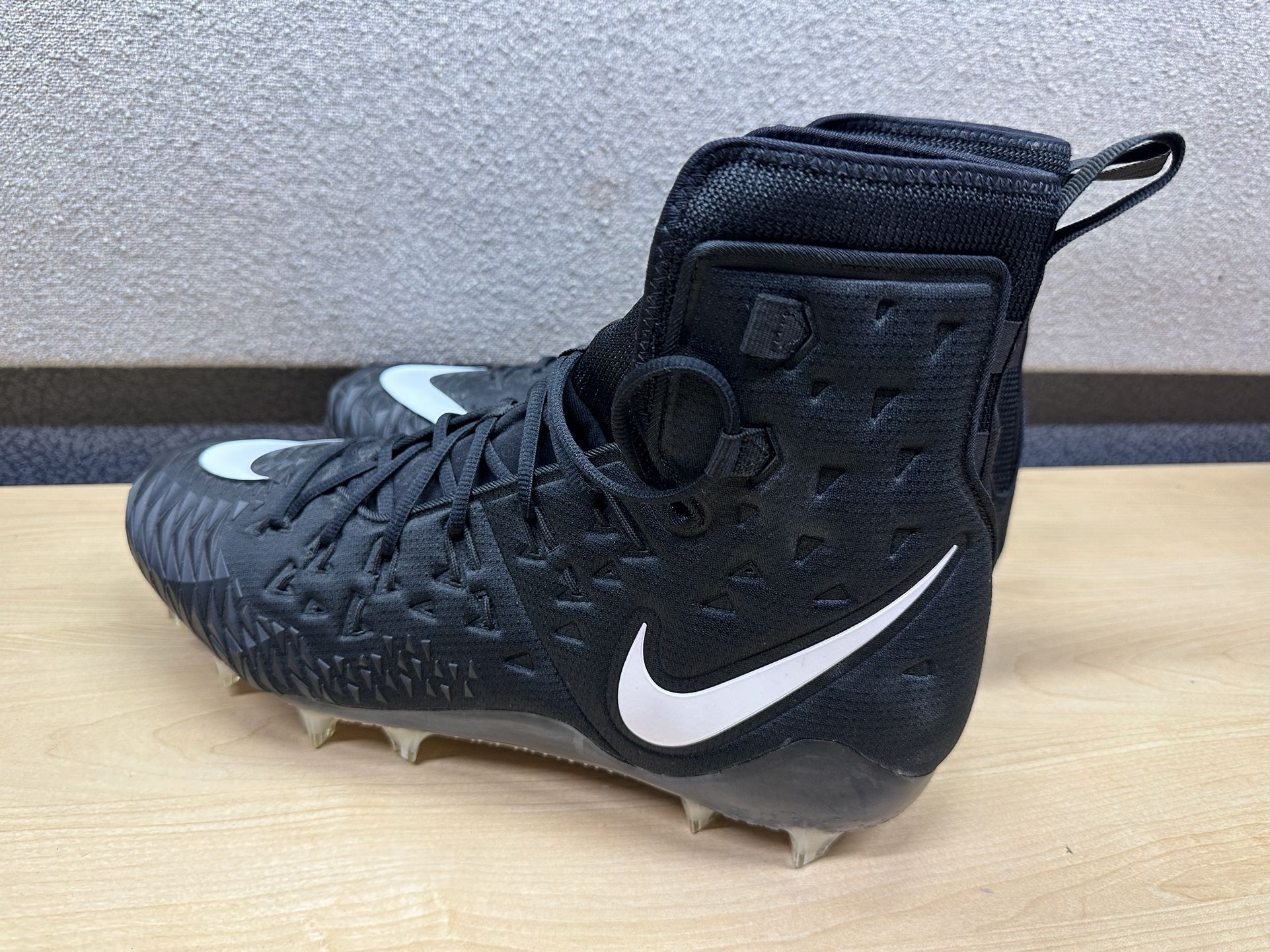 Nike Force Savage Elite Molded Football Cleats Size 16 New!