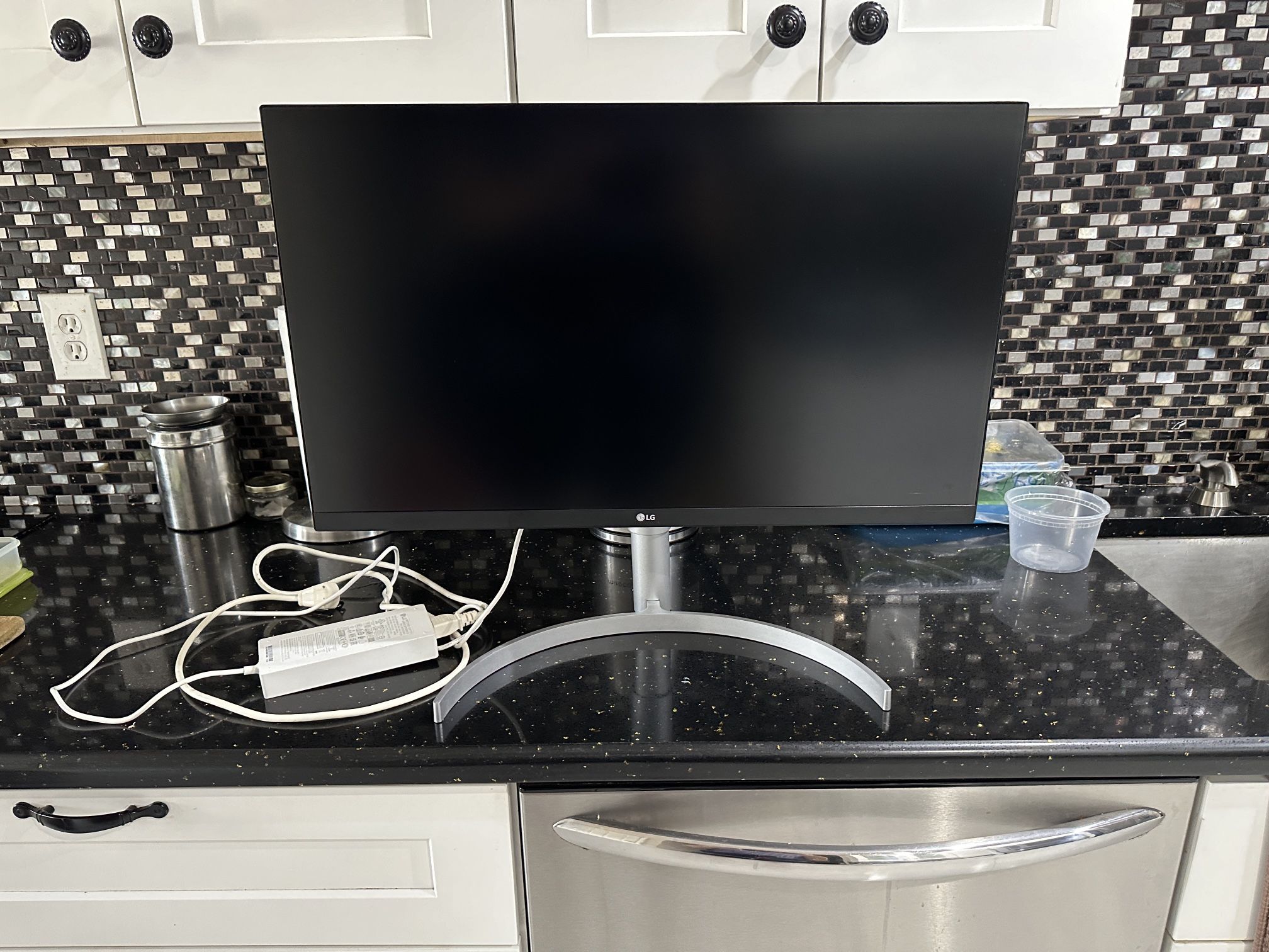 27 inch LG 4k HDMI USB-C Monitor For PC & Mac