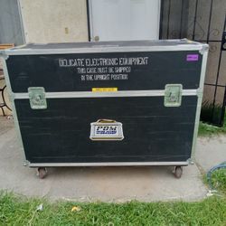 Huge Electronic Roadie Case On Wheels