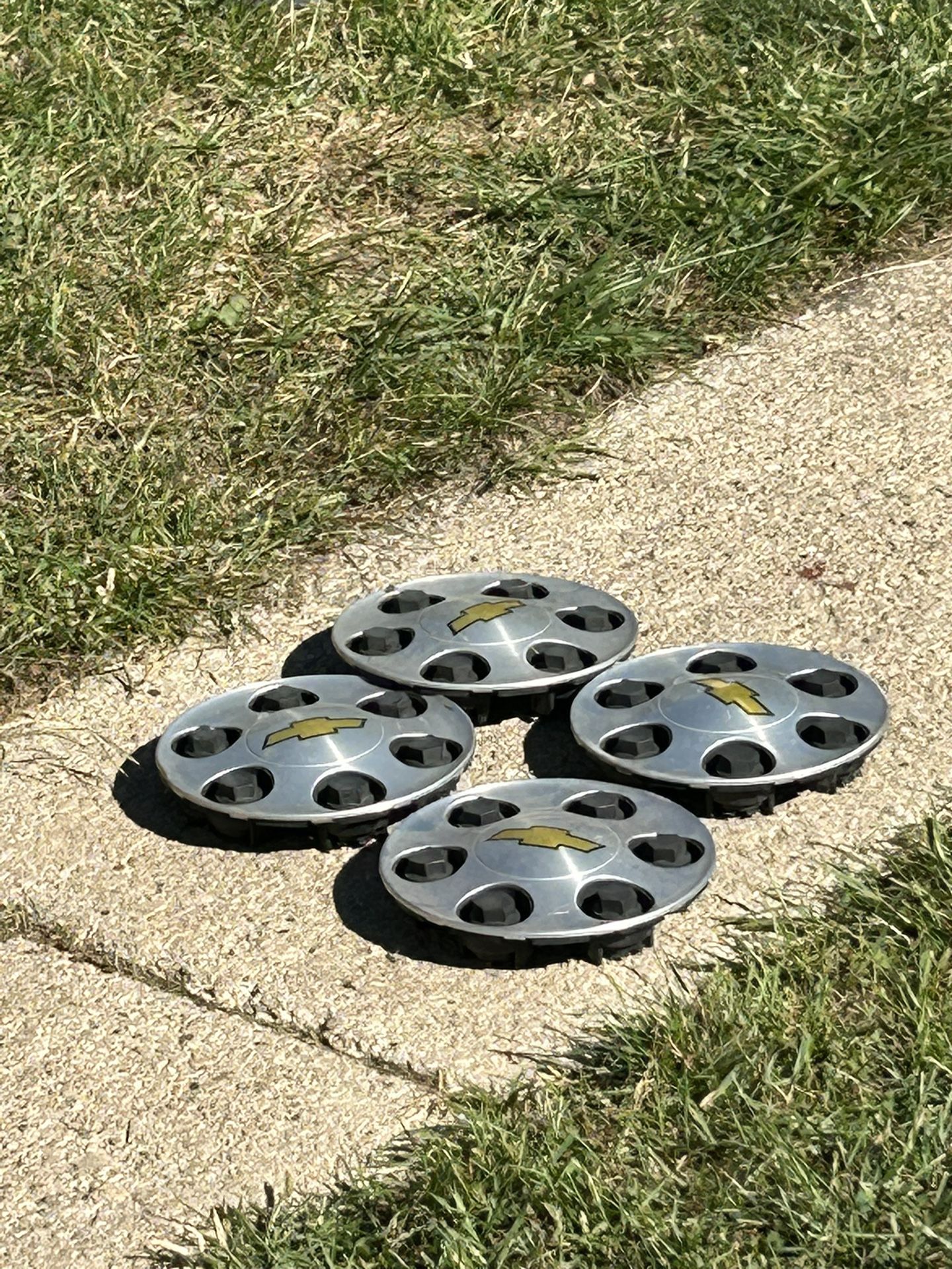 Rim Covers Silverado 2010 Silver And Gold Color 