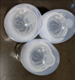 Brand new 3 philps avent baby glass bottles ( never used ).