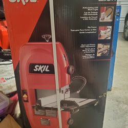 SKIL 2.5A 9in Bandsaw With Light