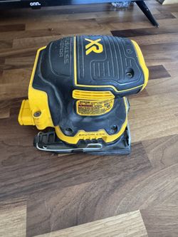 DEWALT 20V MAX XR Cordless Brushless 1/4 Sheet Variable Speed Sander (Tool Only)