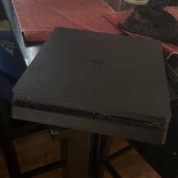 PS4 Slim 