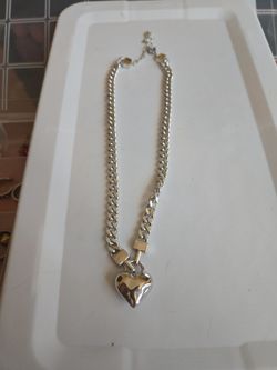 Heart necklace $10