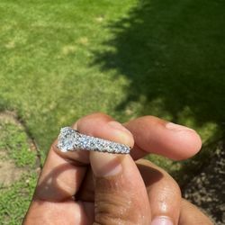 Round Shape Engagement Ring 