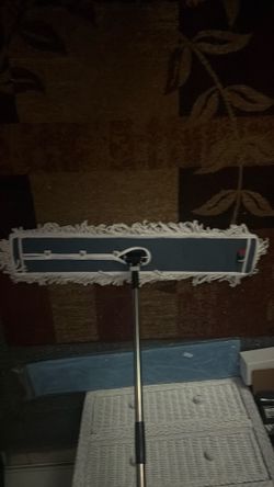 Professional floor sweeper w/ extra cleaning pad
