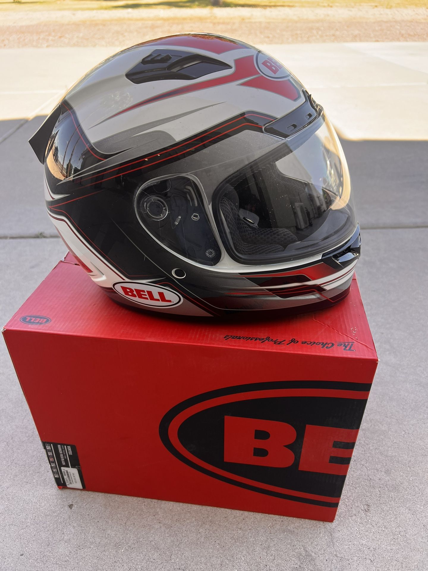 Bell helmet motorcycle Like New Medium
