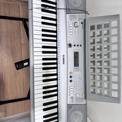 Yamaha YPT-300 Keyboard