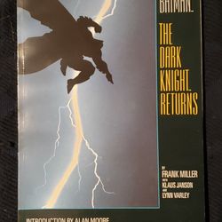 Batman: Dark Knight Returns DC Comics Graphic Novel, Frank Miller & Alan Moore