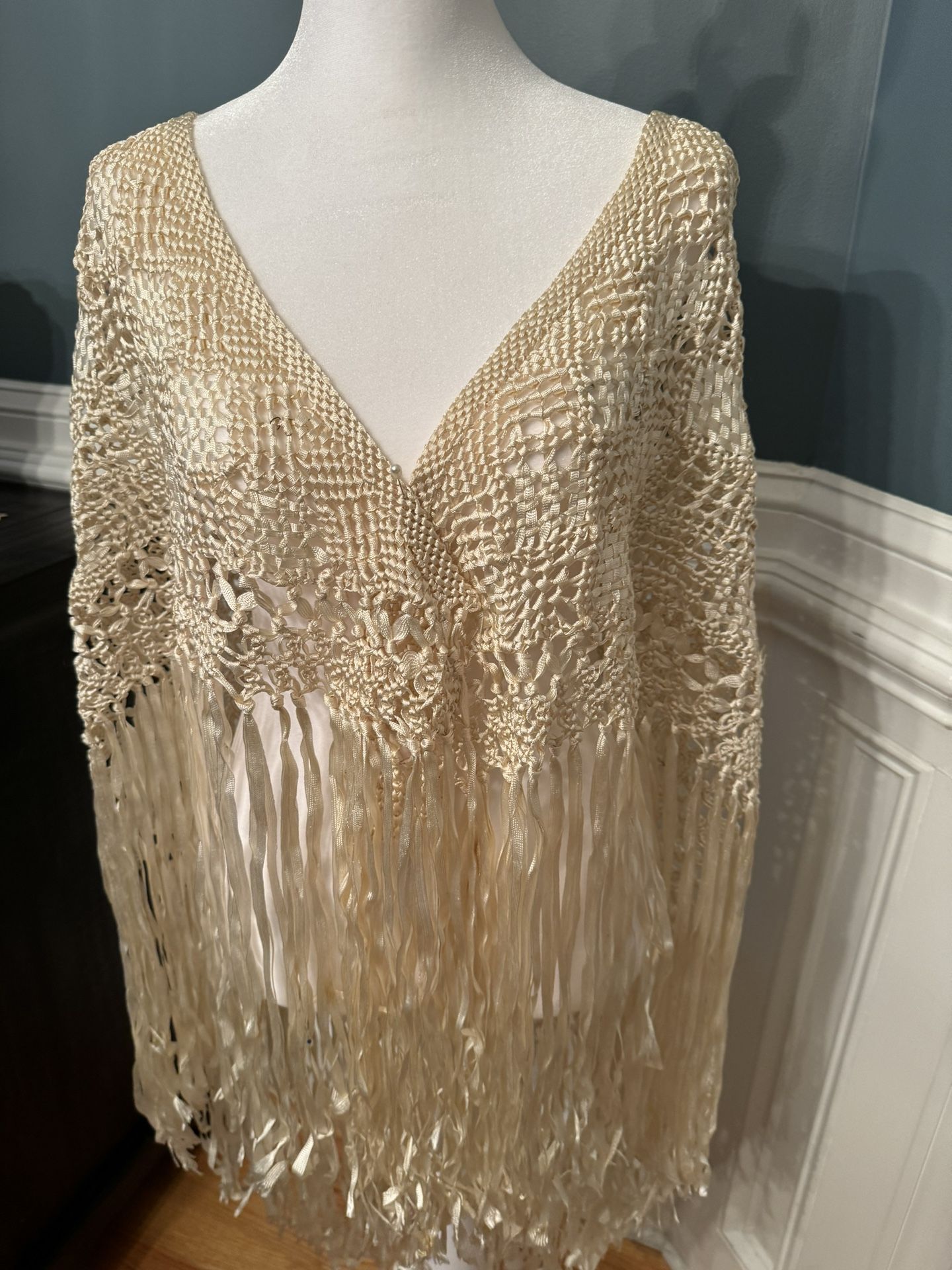 Shawl vintage “ Mantón” beige silk crochet strands handmade 60”