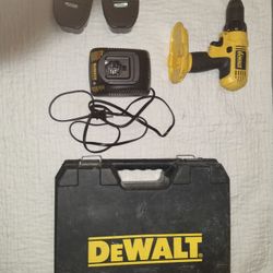 DEWALT DC759 18V Cordless Drill Driver With Two New Batteries With Case  Works Great 