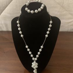 Pearl Necklace And Bracelet 