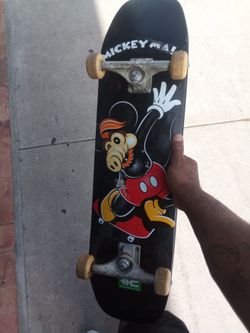 Everybody skates Mickey mouse death in black with OJ Wheels and independent trucks
