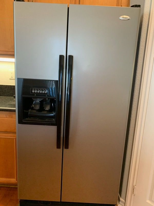 Refrigerator 