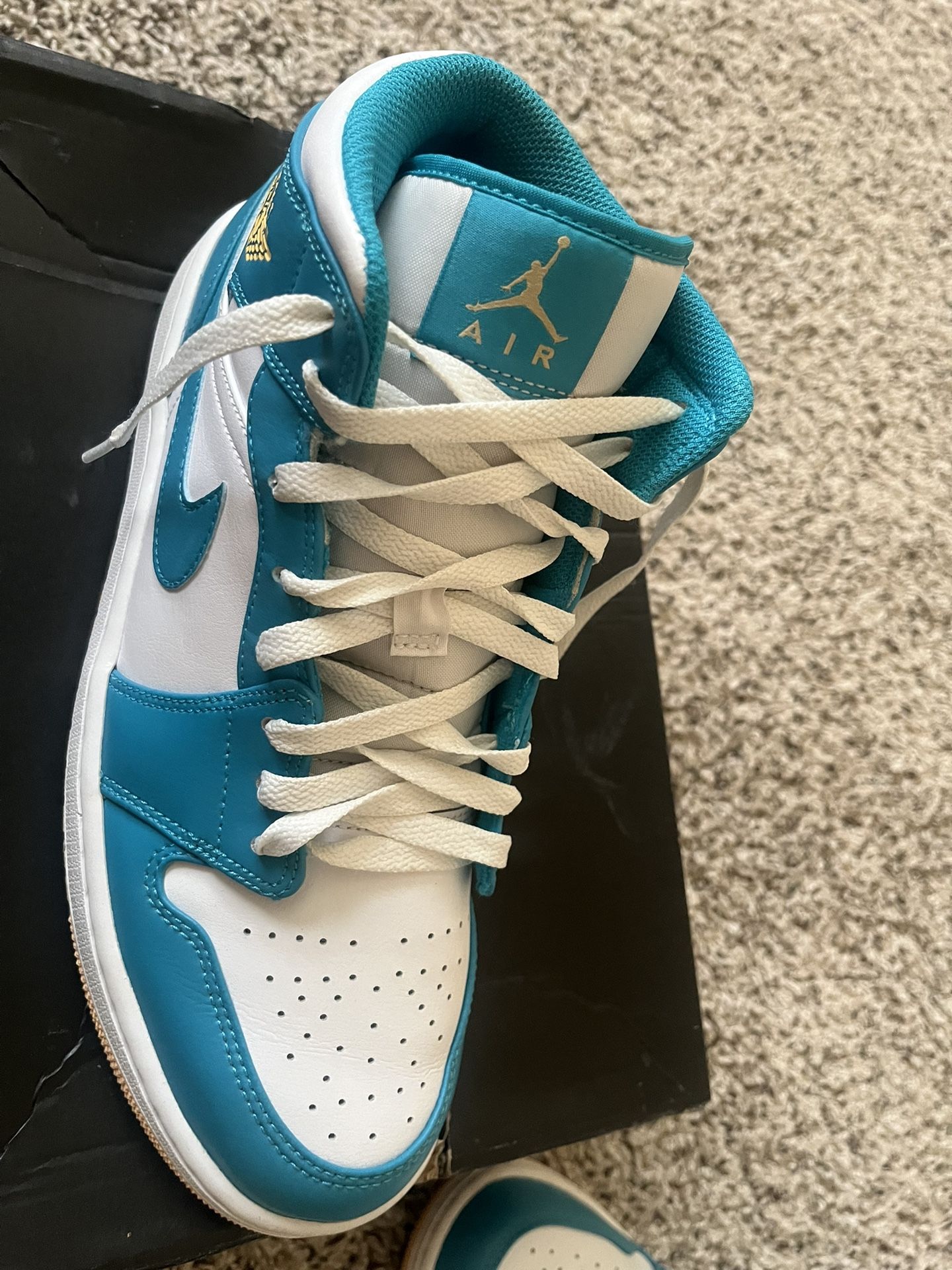 Jordan 1 Mid