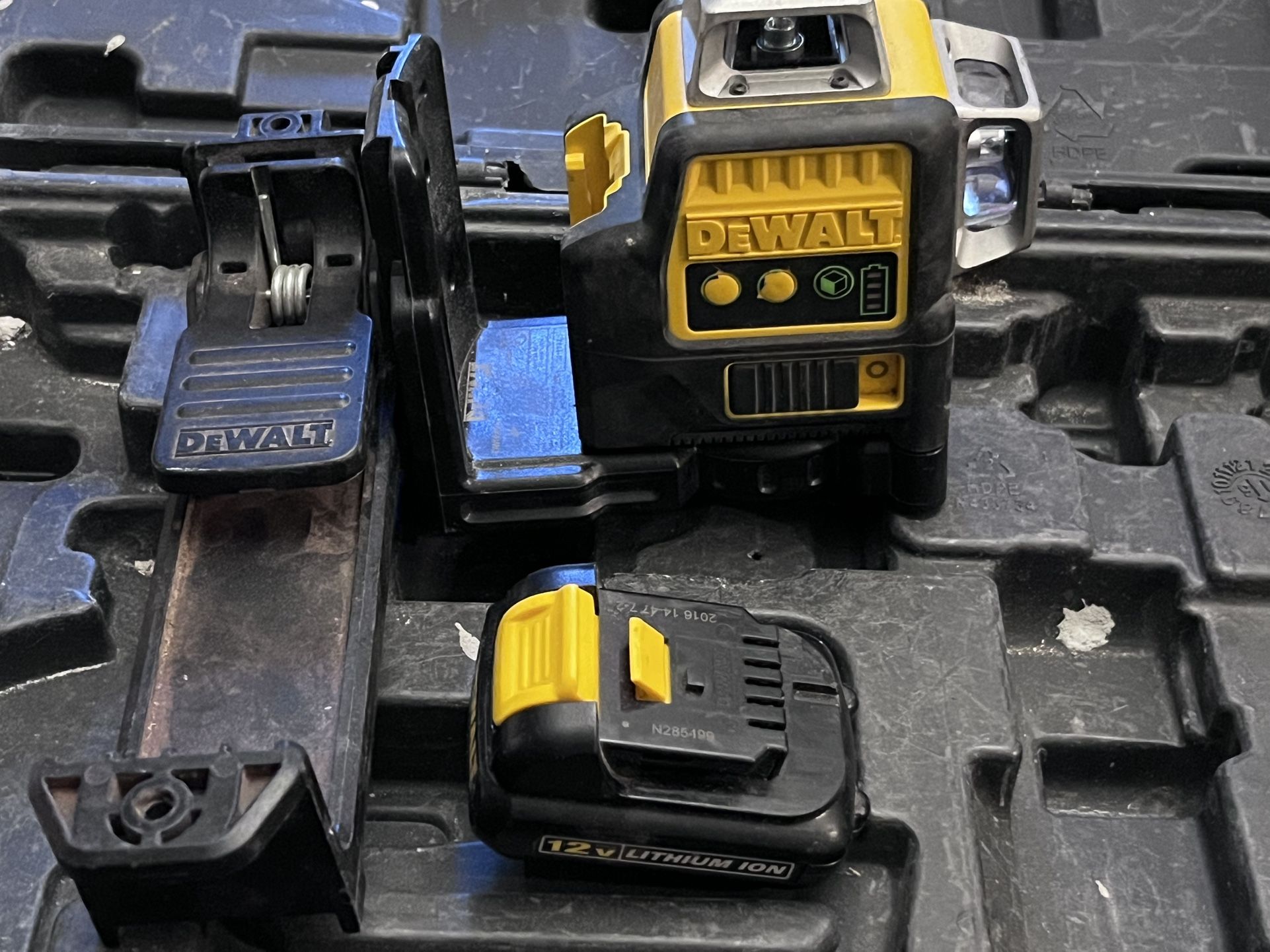 DeWalt Self-leaveling 