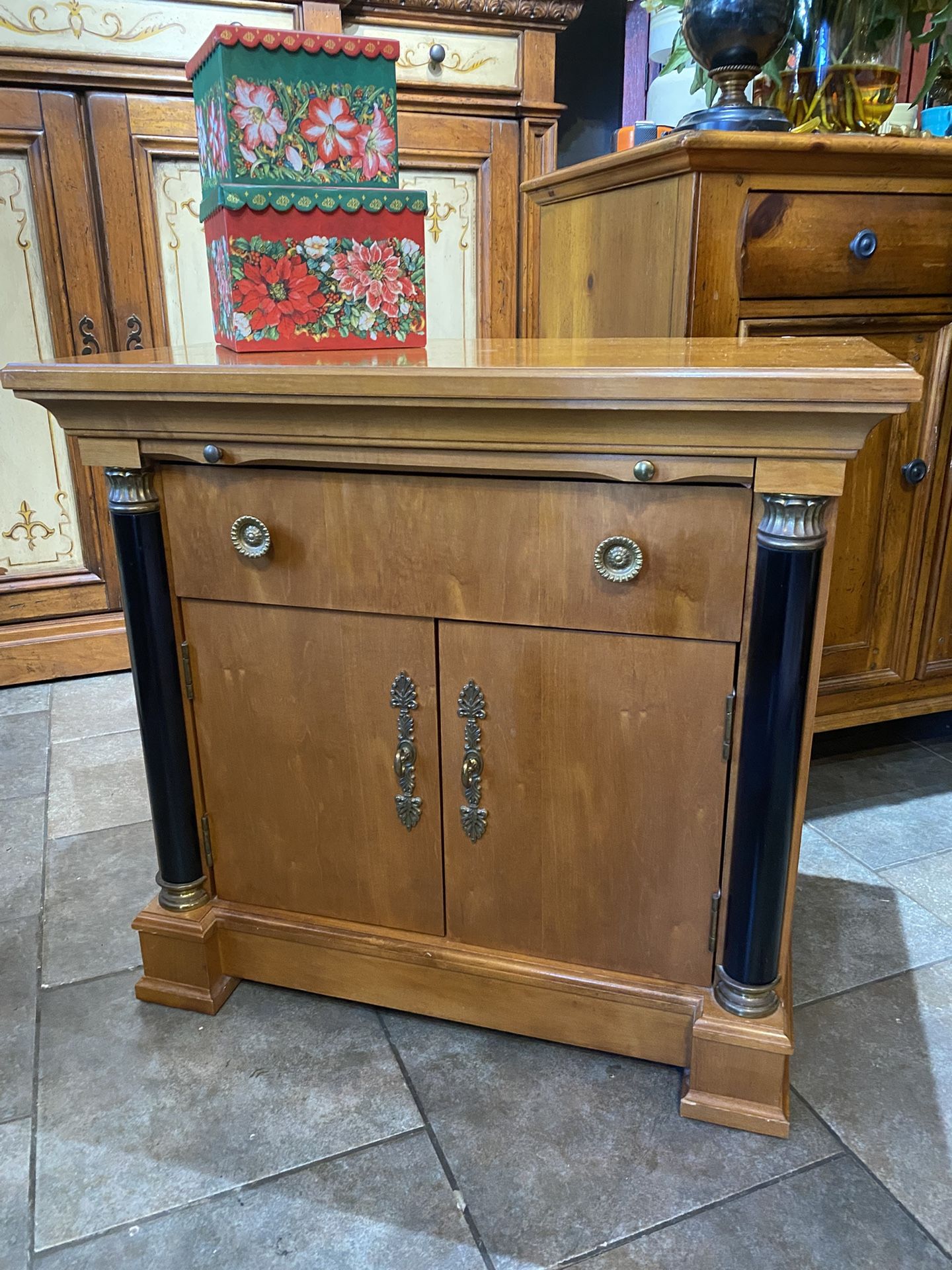 Thomasville, Solid Wood, Beautiful Nightstand Cabinet With Pullout Shelf