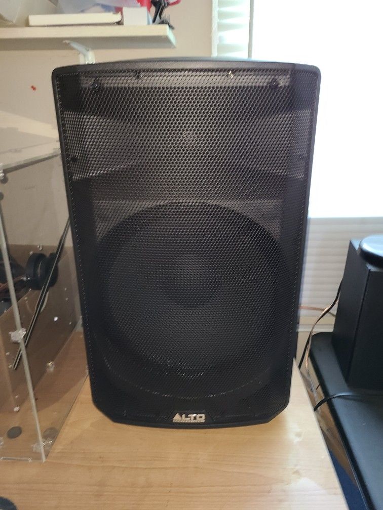 2 (15) inch alto Professional Speakers