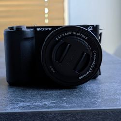 Sony Alpha ZVE10 II - APS-C - Like New